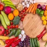 fruits et légumes de saison sur une table